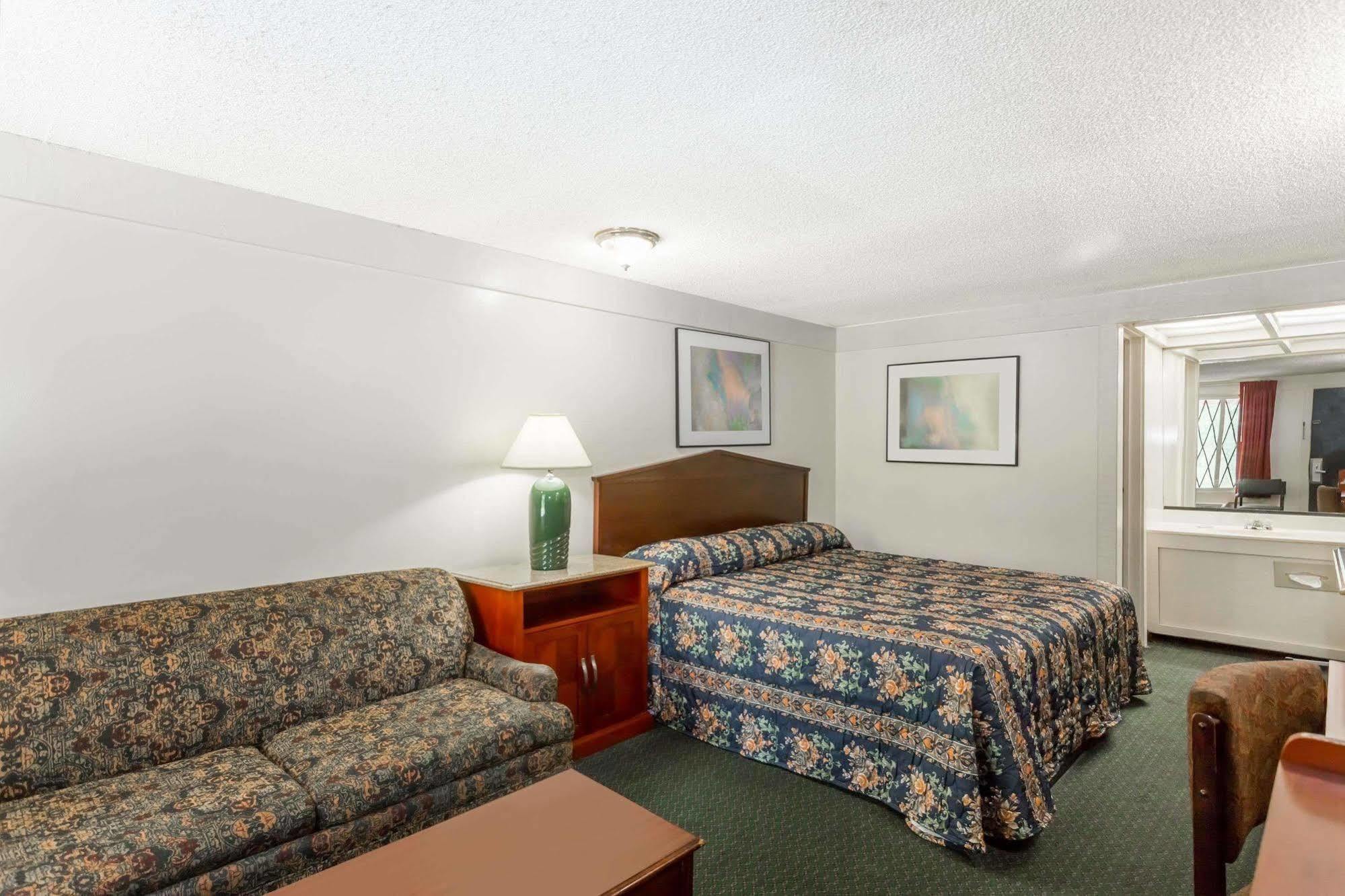 Knights Inn - Cayce Esterno foto